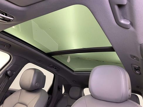 Used 2022 Porsche Cayenne image 18