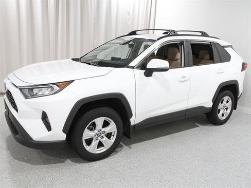 Used 2021 Toyota RAV4 XLE image 3