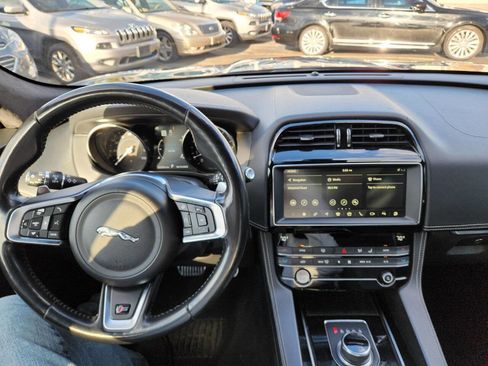 Used 2020 Jaguar F-PACE S image 25