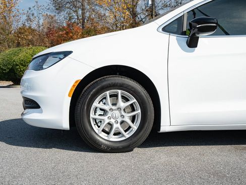 New 2026 Chrysler Voyager LX FWD image 4