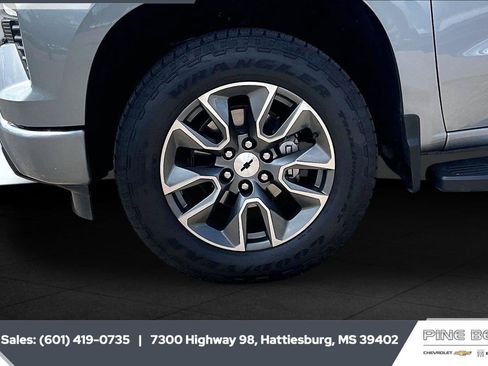 Used 2025 Chevrolet Silverado 1500 RST w/ Z71 Off-Road Package AWD/4WD image 8