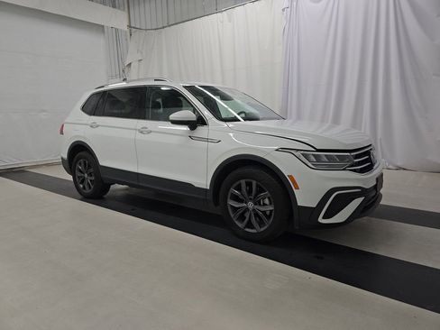 Used 2022 Volkswagen Tiguan SE w/ Panoramic Sunroof Package image 3