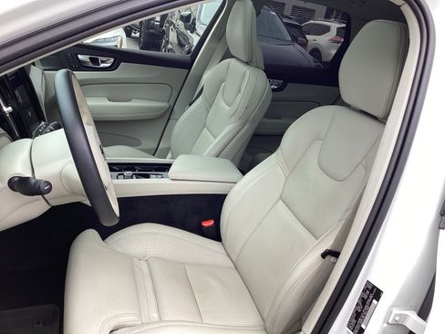 Certified 2023 Volvo XC60 B5 Ultimate w/ Climate Package image 16