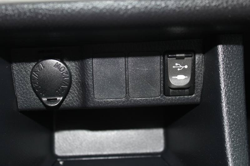 Used 2017 Toyota Corolla LE w/ Carpet Mat Package (TMS) FWD image 32