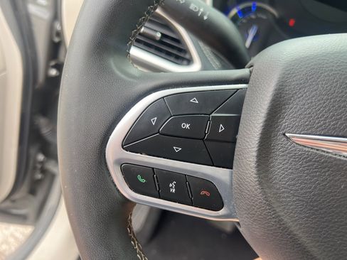 Used 2022 Chrysler Pacifica Touring-L FWD image 21