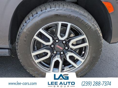 Used 2023 GMC Yukon AT4 w/ AT4 Premium Package AWD/4WD image 9