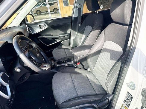 Used 2020 Kia Soul S image 9
