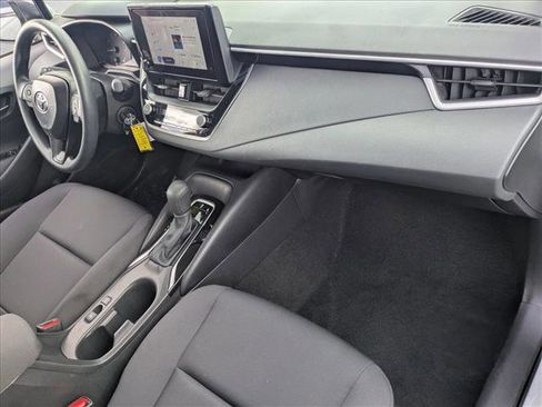 Used 2025 Toyota Corolla LE image 19