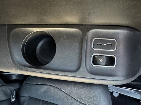 Used 2021 Mercedes-Benz GLS 450 4MATIC image 41