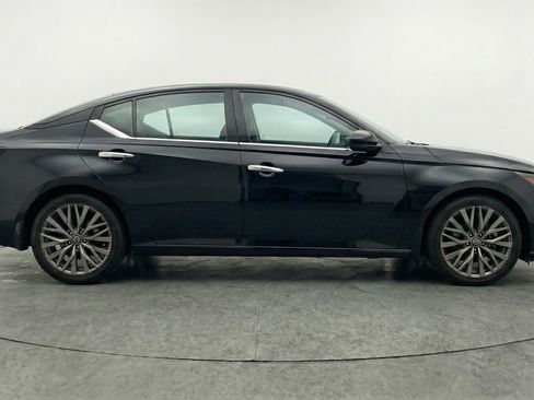 Used 2025 Nissan Altima 2.5 SV image 11