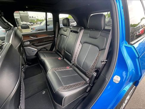 Used 2022 Jeep Grand Cherokee Summit w/ Luxury Tech Group V image 24