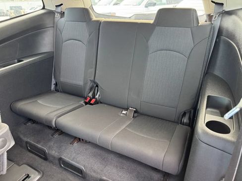 Used 2017 Chevrolet Traverse LT w/ Style and Technology Package FWD image 11