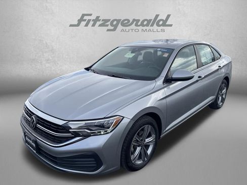 Used 2024 Volkswagen Jetta SE FWD image 2