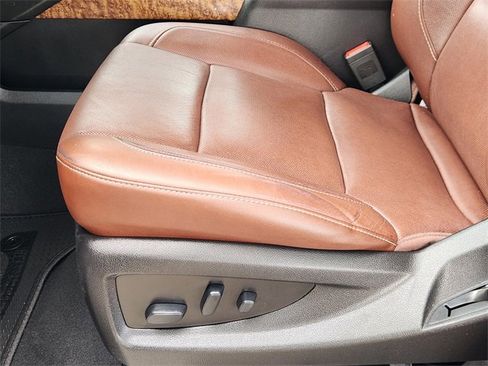 Used 2019 Chevrolet Suburban Premier w/ Premier Plus Edition image 23