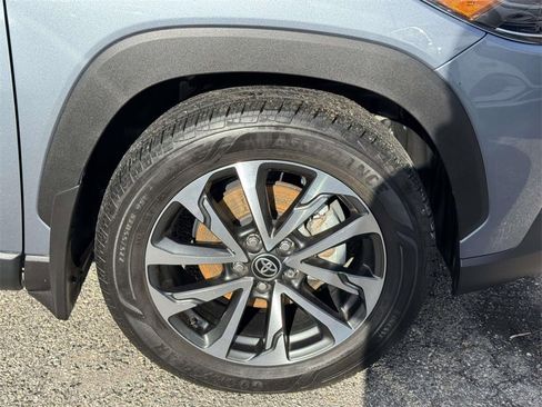 Used 2022 Toyota Corolla Cross XLE image 9