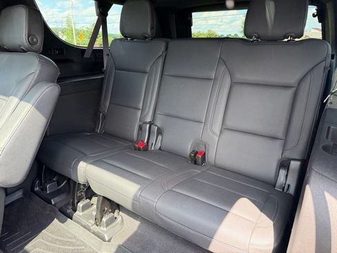 Used 2022 Chevrolet Suburban LT w/ Luxury Package AWD/4WD image 21