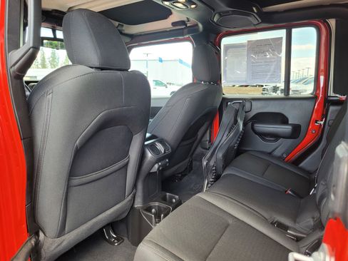 Used 2022 Jeep Gladiator Willys image 13