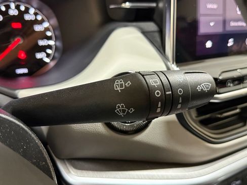 Used 2025 Jeep Compass Limited image 19