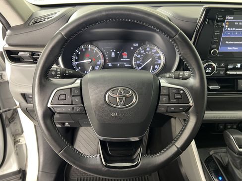 Used 2020 Toyota Highlander XLE AWD/4WD image 26
