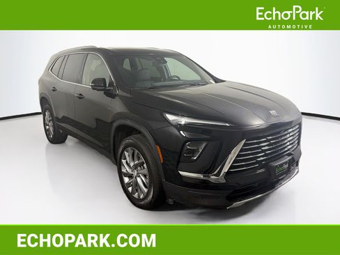 Used 2025 Buick Enclave Preferred FWD image 1