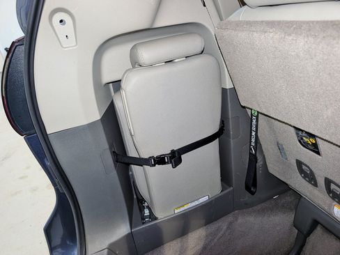 Used 2017 Toyota Sienna FWD image 27