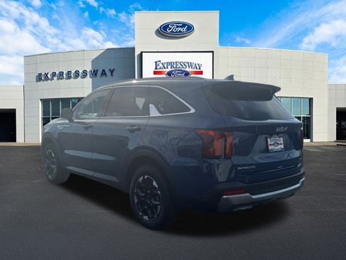 Used 2025 Kia Sorento S image 8