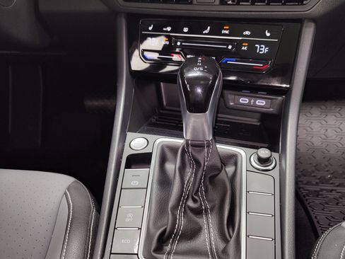 Used 2025 Volkswagen Jetta SE w/ Sunroof Package FWD image 16