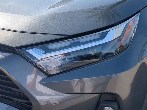 Used 2022 Toyota RAV4 XLE Premium image 7
