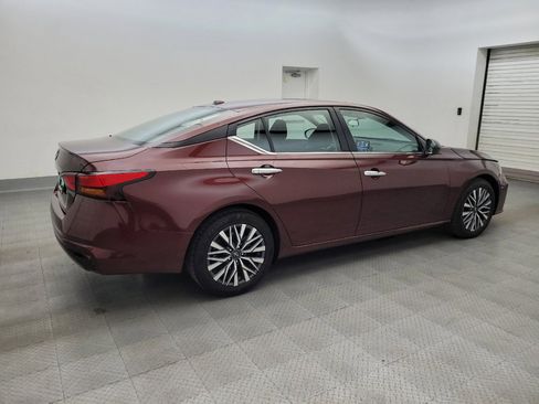 Used 2025 Nissan Altima 2.5 SV FWD image 11