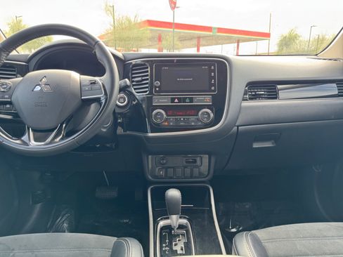Used 2019 Mitsubishi Outlander SE image 15