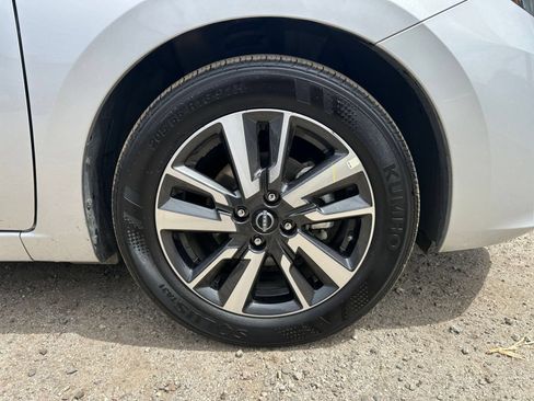 Used 2025 Nissan Versa SV FWD image 28