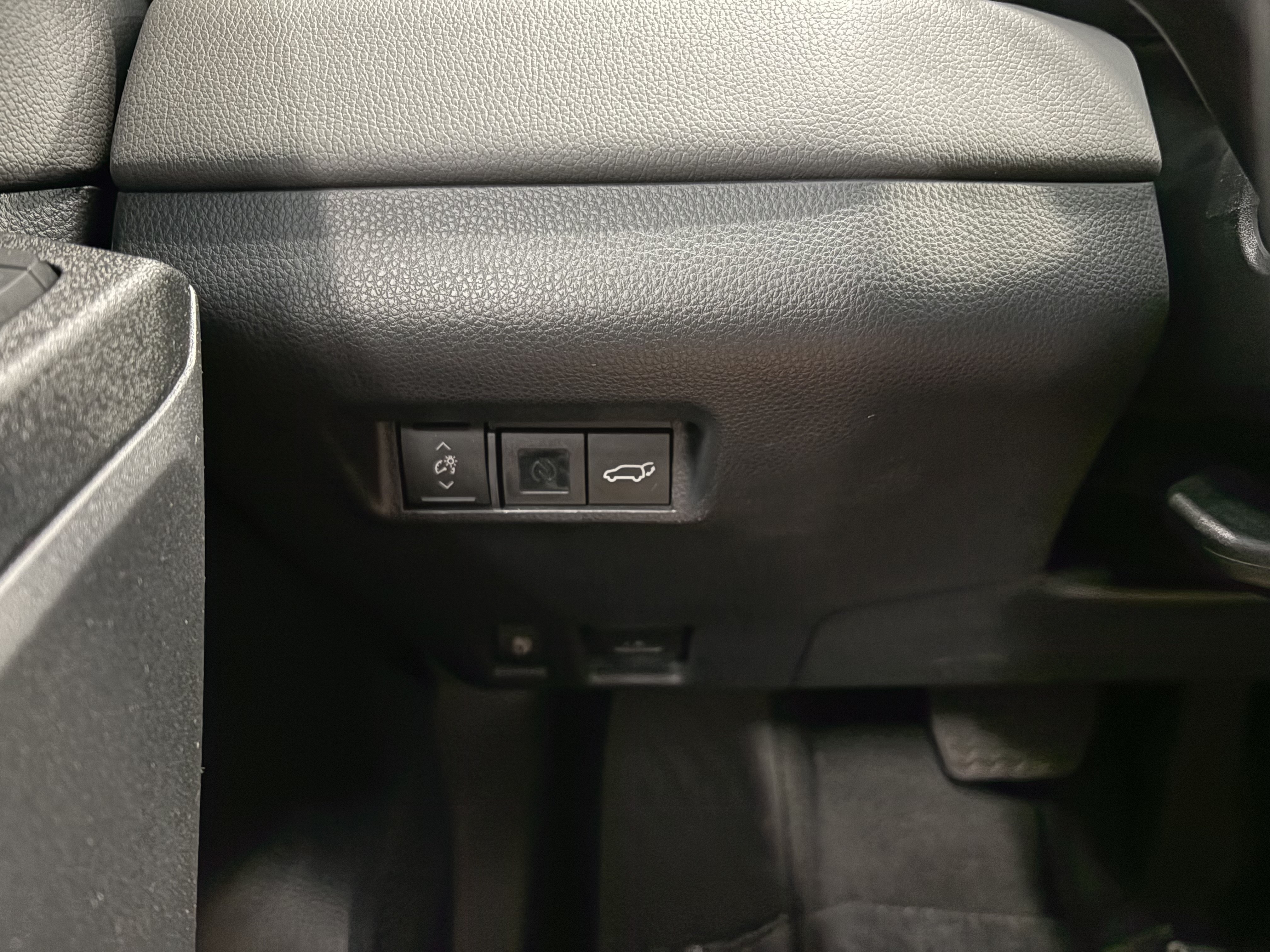 Used 2026 Toyota RAV4 XLE Premium FWD image 27