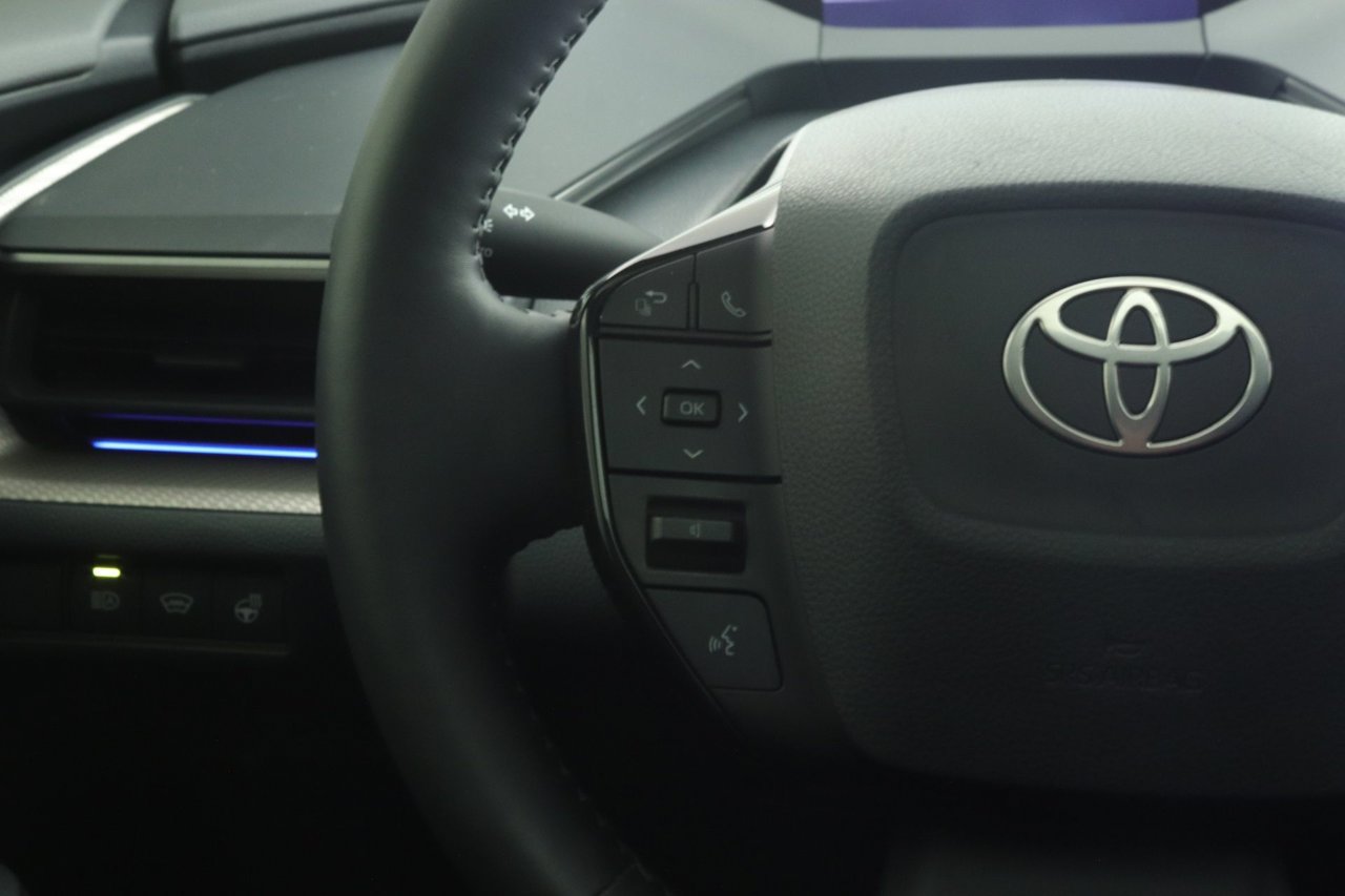 Used 2024 Toyota Prius XLE FWD image 10
