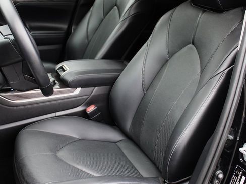 Used 2021 Toyota Highlander Limited image 23