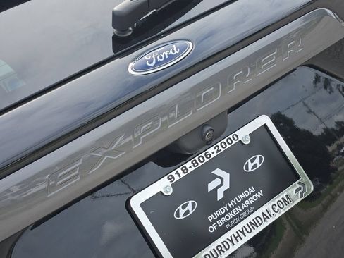 Used 2022 Ford Explorer XLT w/ Equipment Group 202A RWD image 7