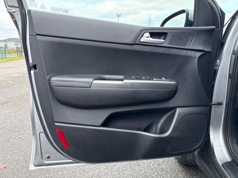 Used 2020 Kia Sportage LX image 10
