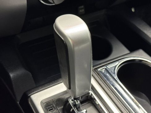 Used 2017 Toyota Tundra SR5 w/ SR5 Upgrade Package image 19