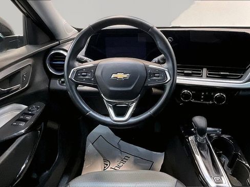Used 2024 Chevrolet Trax LT w/ Driver Confidence Package FWD image 9