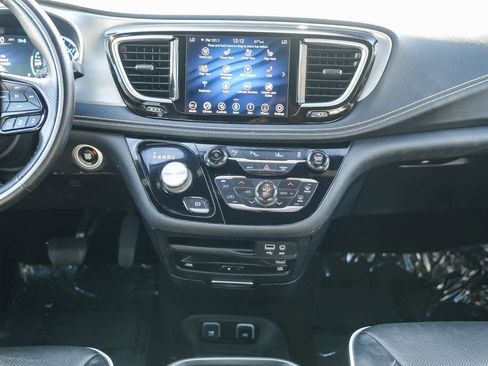 Used 2020 Chrysler Pacifica Limited w/ Advanced Safetytec Group image 12