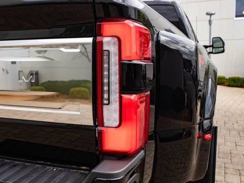 Used 2023 Ford F350 Platinum AWD/4WD image 9