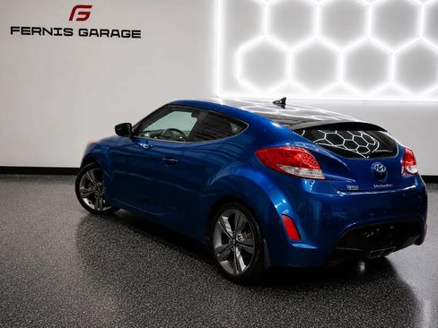 Used 2016 Hyundai Veloster w/ Option Group 02 FWD image 2