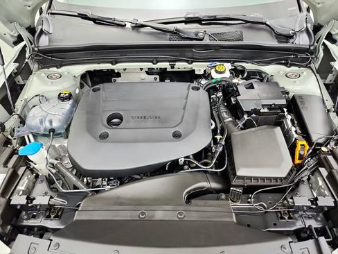 Certified 2024 Volvo XC40 B5 Core AWD/4WD image 29