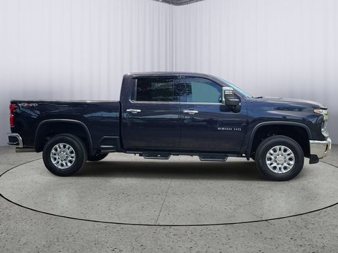 Used 2024 Chevrolet Silverado 2500 LTZ AWD/4WD image 3