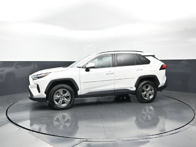 Used 2024 Toyota RAV4 LE AWD/4WD image 3