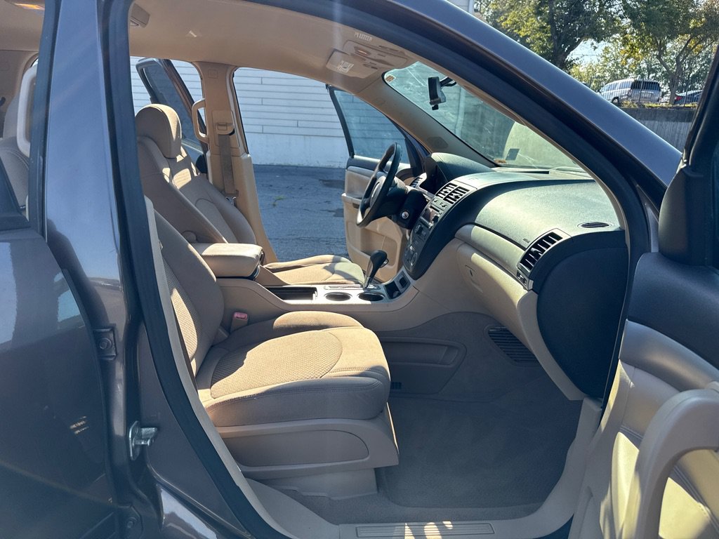 Used 2007 Saturn Outlook XE w/ Advanced Audio Pkg FWD image 14