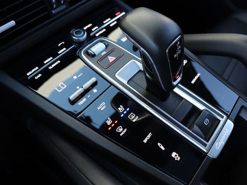 Used 2019 Porsche Cayenne S image 56