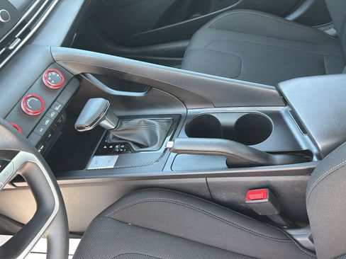 Used 2023 Hyundai Elantra SE w/ Cargo Package FWD image 15