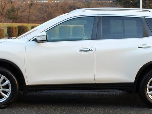Used 2018 Nissan Rogue SV image 9