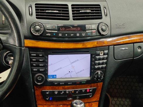 Used 2008 Mercedes-Benz E 550 4MATIC Sedan image 6