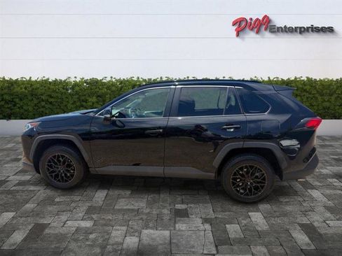 Used 2020 Toyota RAV4 XLE FWD image 3